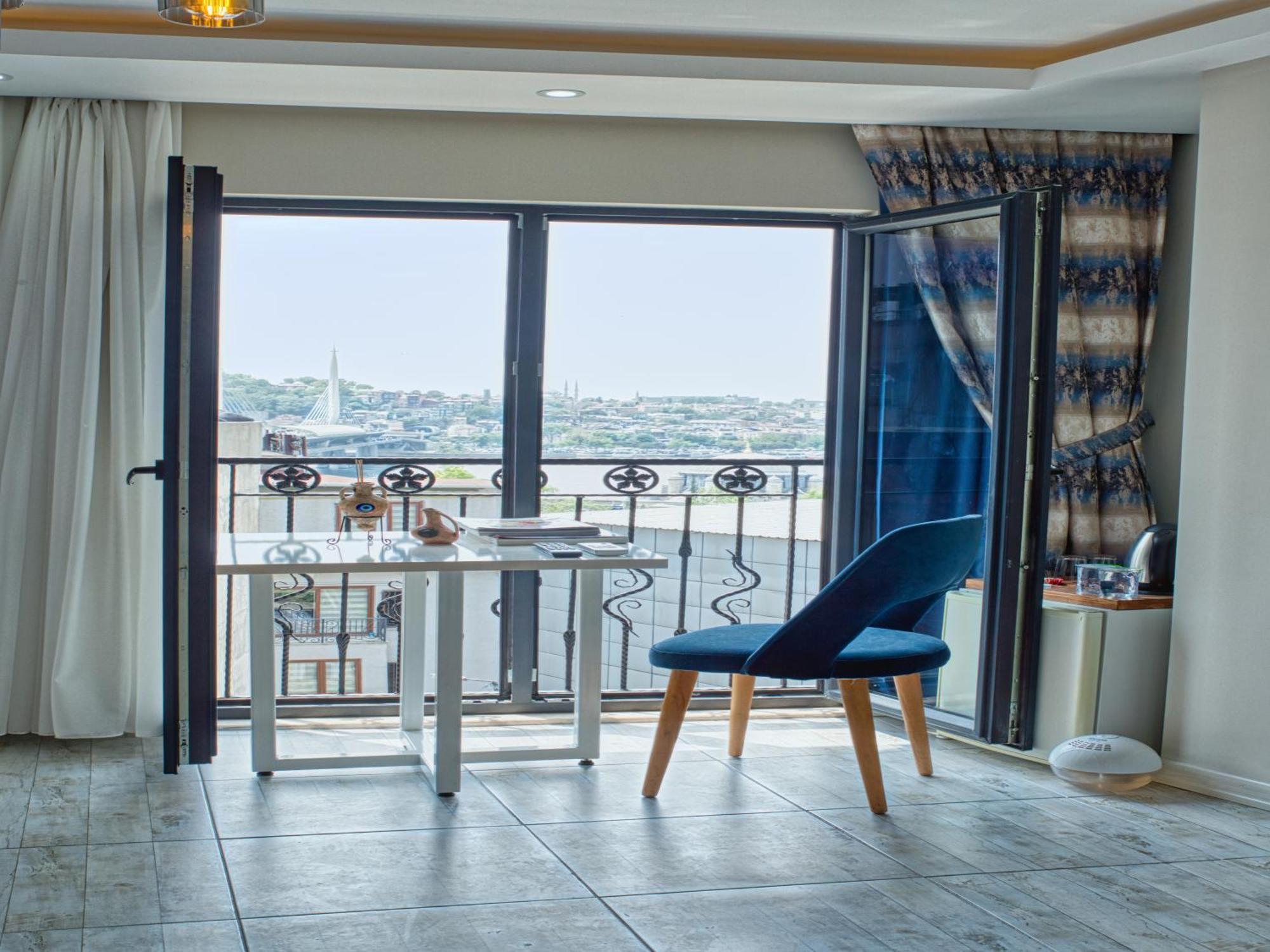 Отель Galatagreenapplehotel 3*